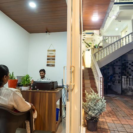 Morjim Sea Waves-Beach Front Hotel Exterior foto