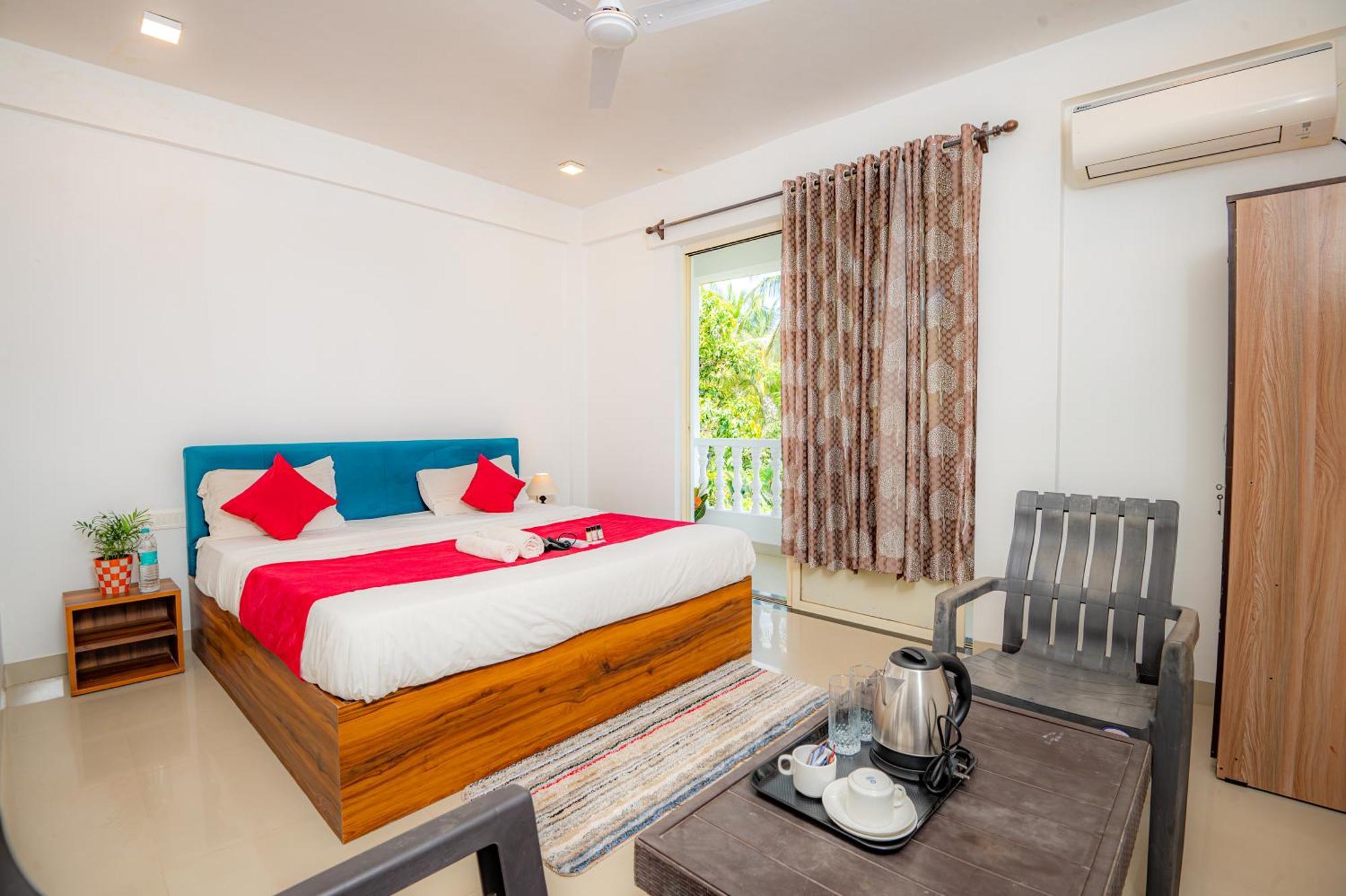 Morjim Sea Waves-Beach Front Hotel Exterior foto