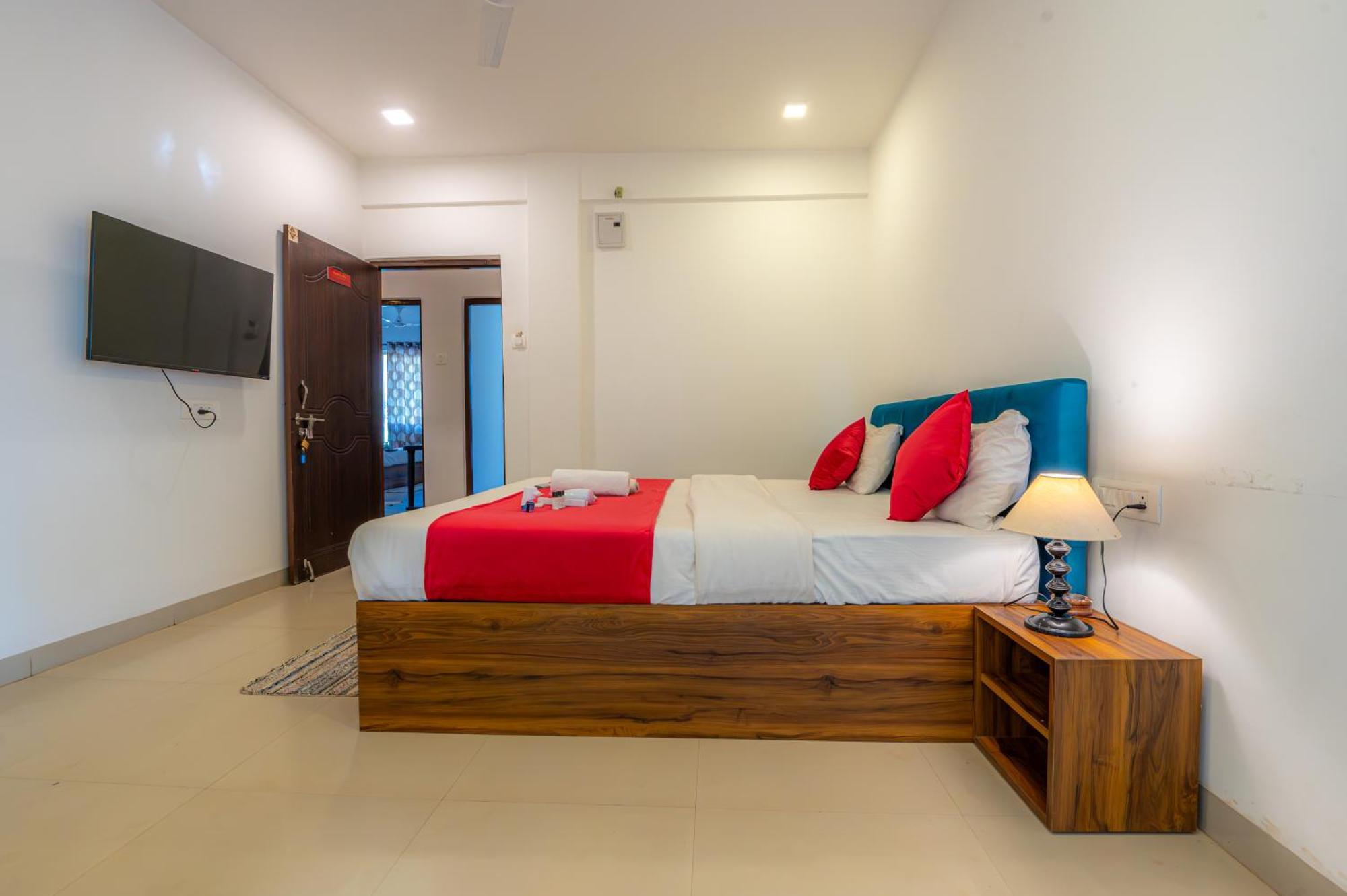 Morjim Sea Waves-Beach Front Hotel Exterior foto