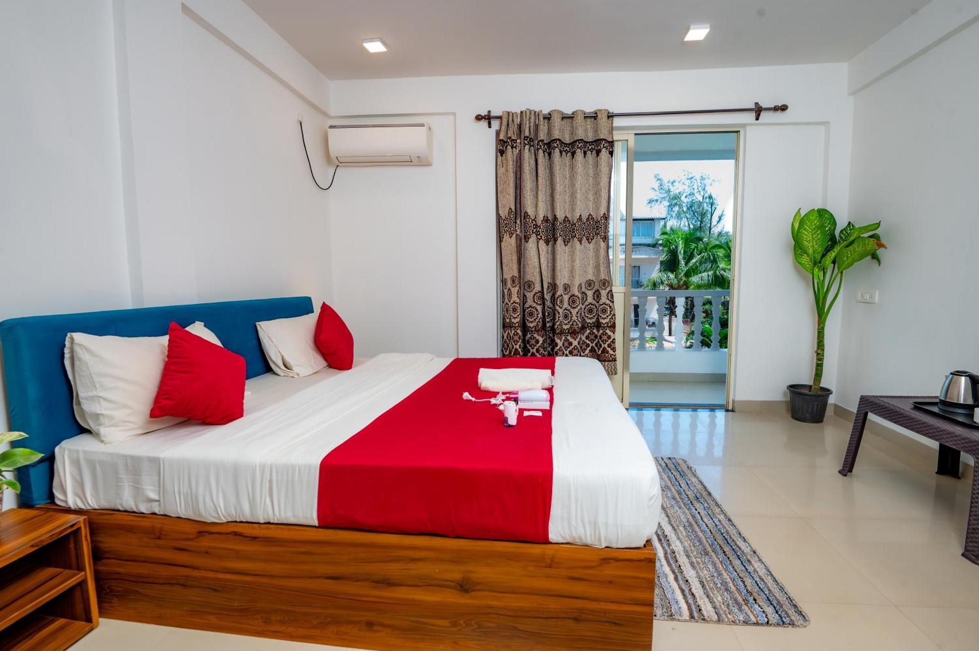 Morjim Sea Waves-Beach Front Hotel Exterior foto