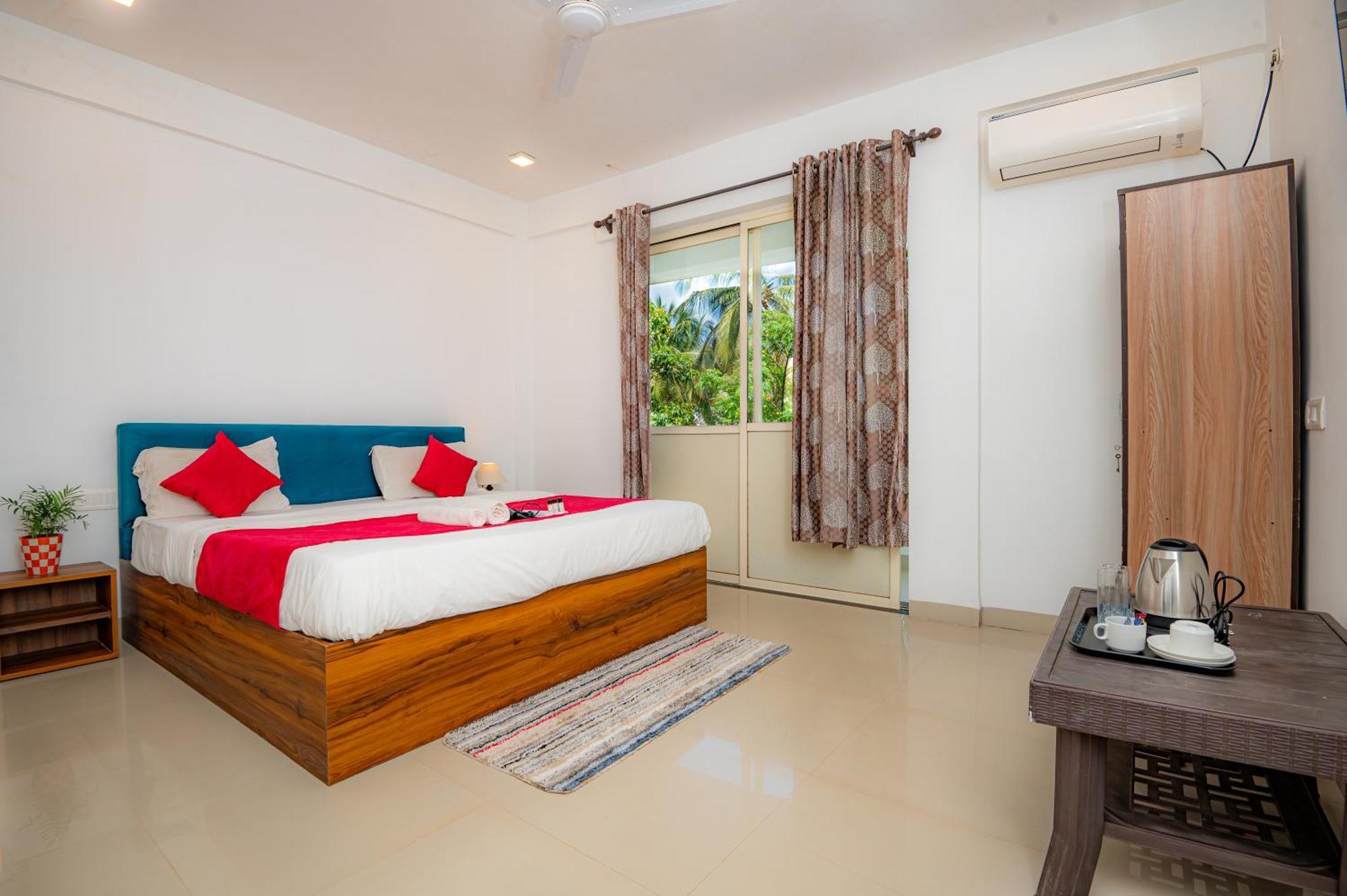 Morjim Sea Waves-Beach Front Hotel Exterior foto