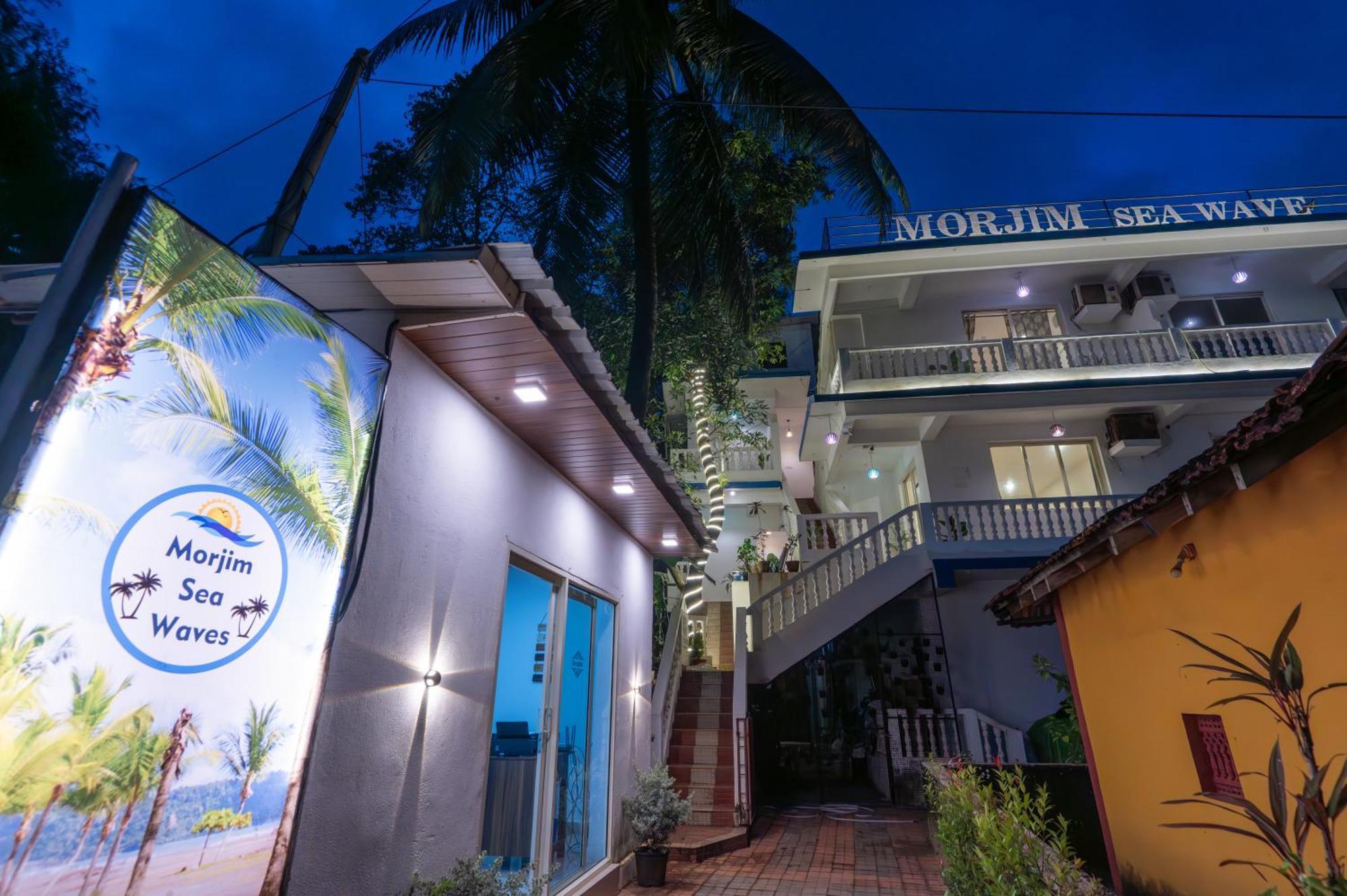 Morjim Sea Waves-Beach Front Hotel Exterior foto