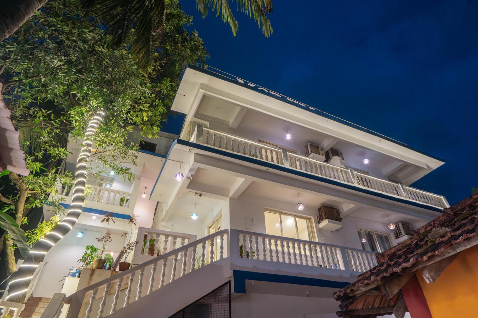 Morjim Sea Waves-Beach Front Hotel Exterior foto