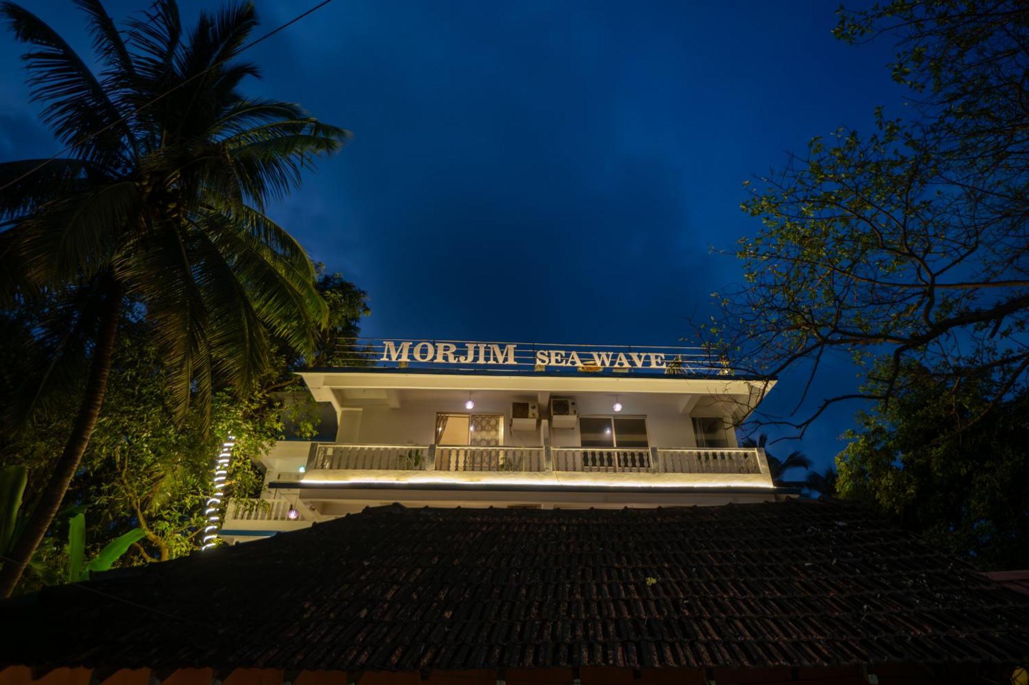 Morjim Sea Waves-Beach Front Hotel Exterior foto
